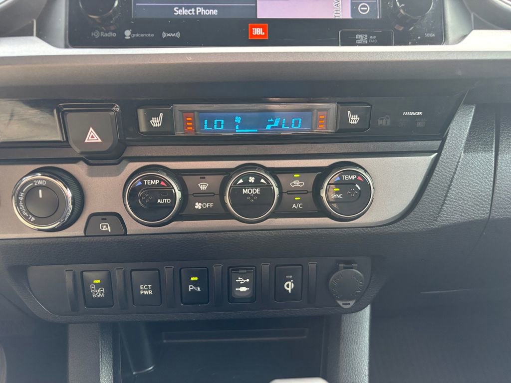 Used 2016 Toyota Tacoma TRD Off-Road AWD/4WD image 31