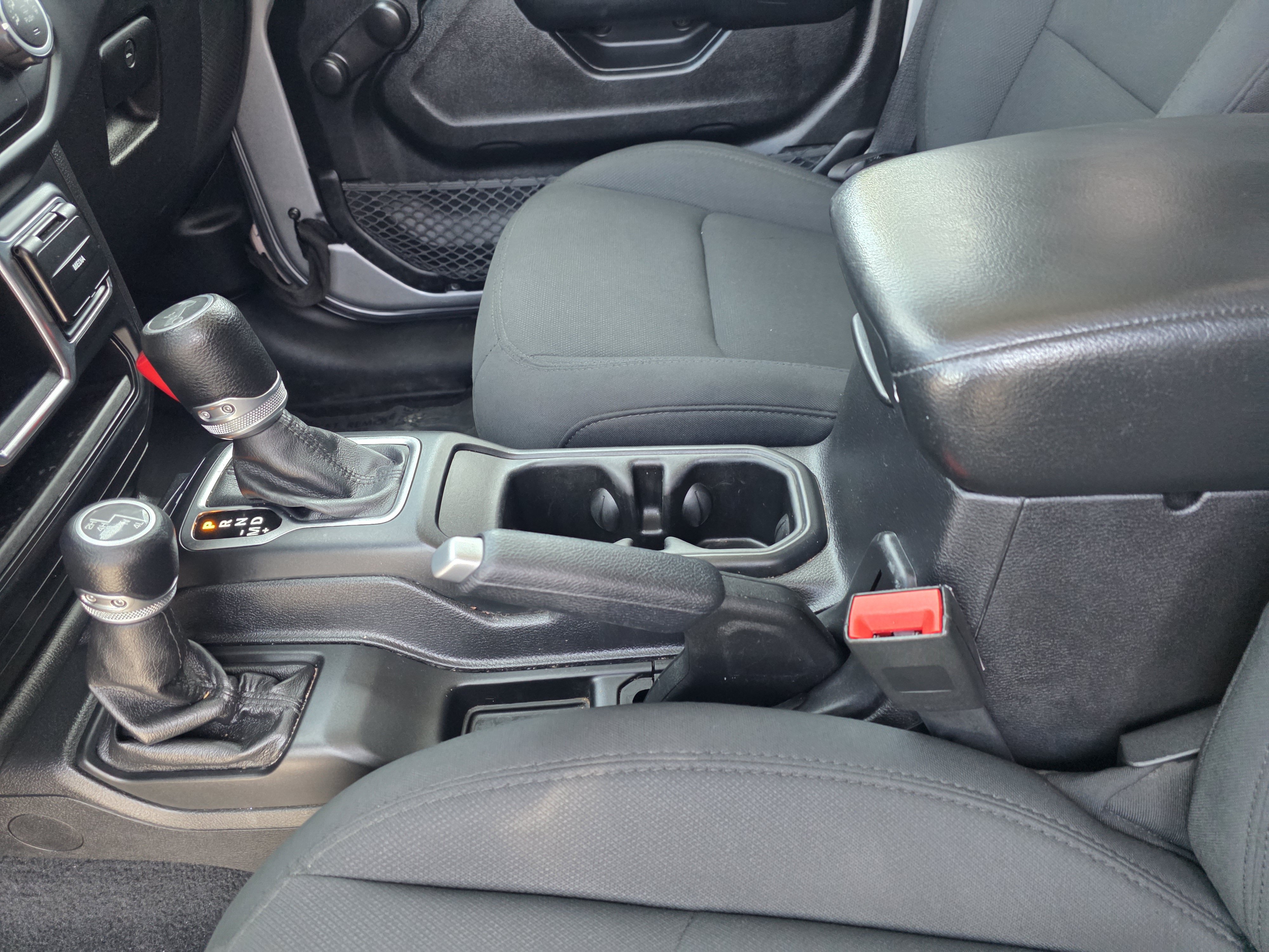 Used 2018 Jeep Wrangler Unlimited Sport AWD/4WD image 9