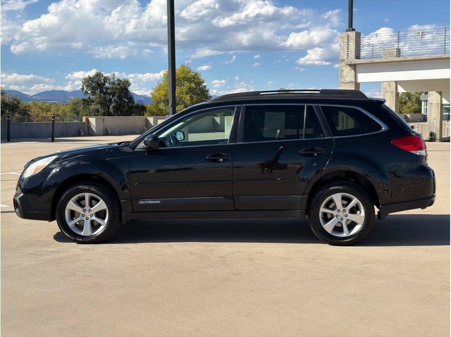 Used 2014 Subaru Outback 3.6R Limited w/ Moonroof Package AWD/4WD image 4