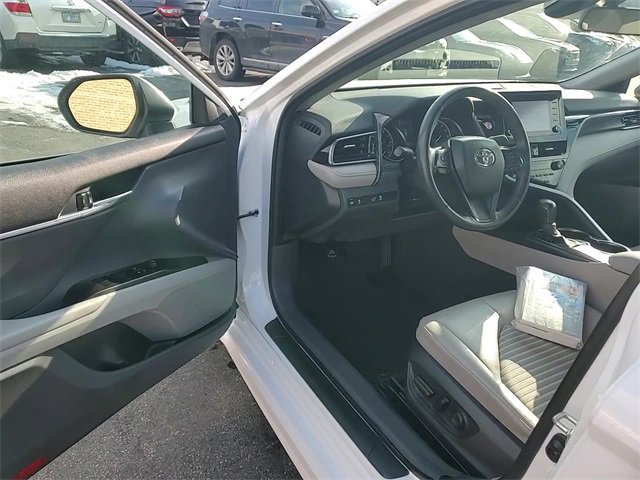 Used 2024 Toyota Camry SE image 8