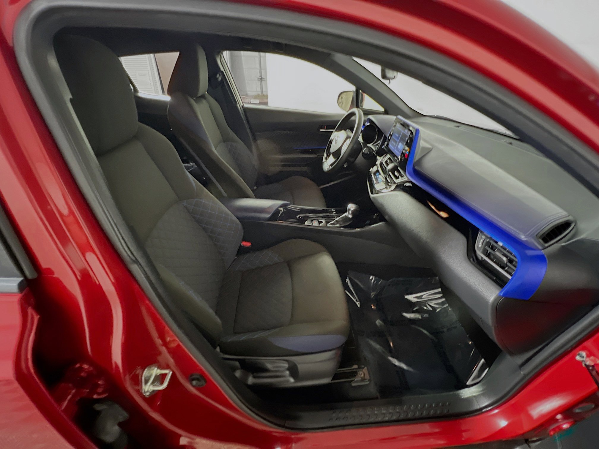 Used 2020 Toyota C-HR XLE image 31