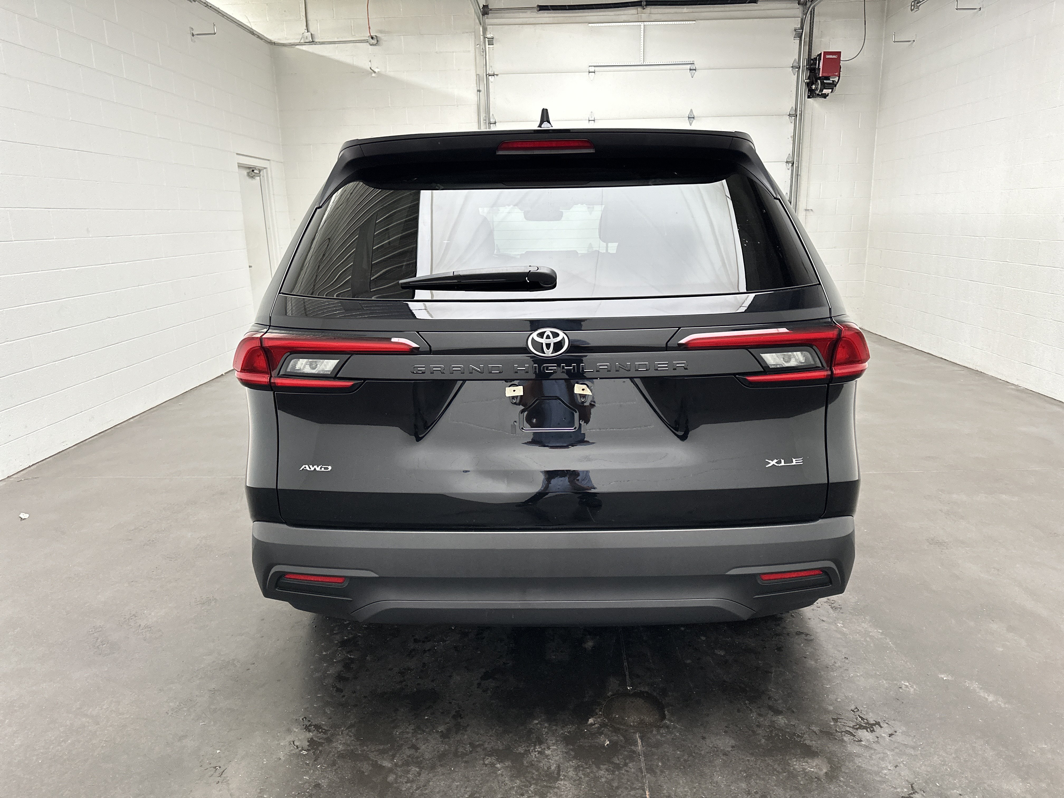 Used 2025 Toyota Grand Highlander AWD image 8