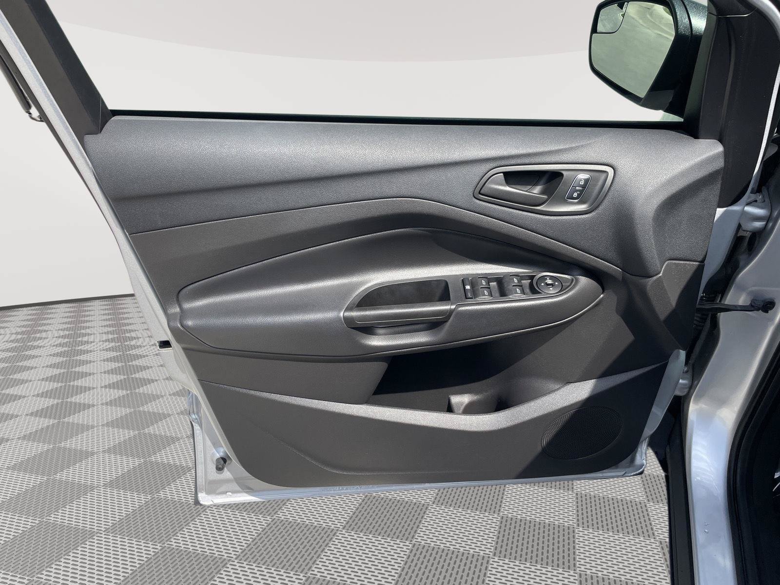 Used 2017 Ford Escape S FWD image 22