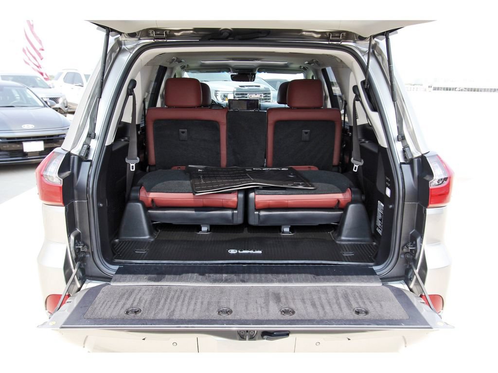 Used 2020 Lexus LX 570 4WD w/ Luxury Package image 28