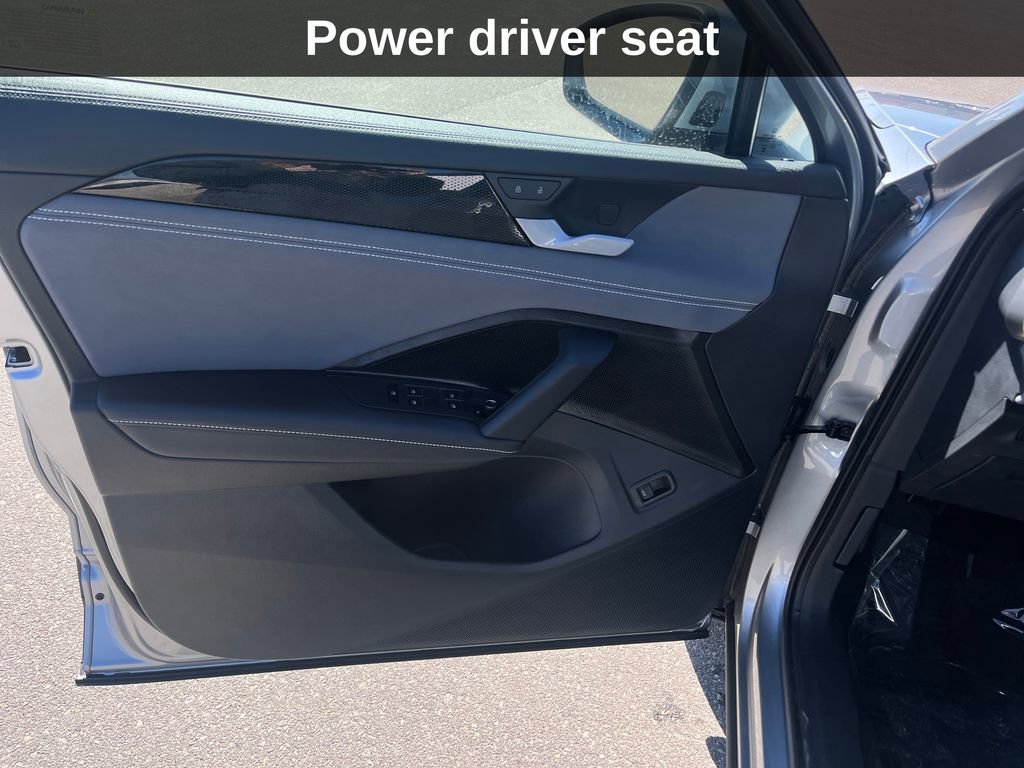 Used 2025 Volkswagen Tiguan SE w/ Panoramic Sunroof Package image 13