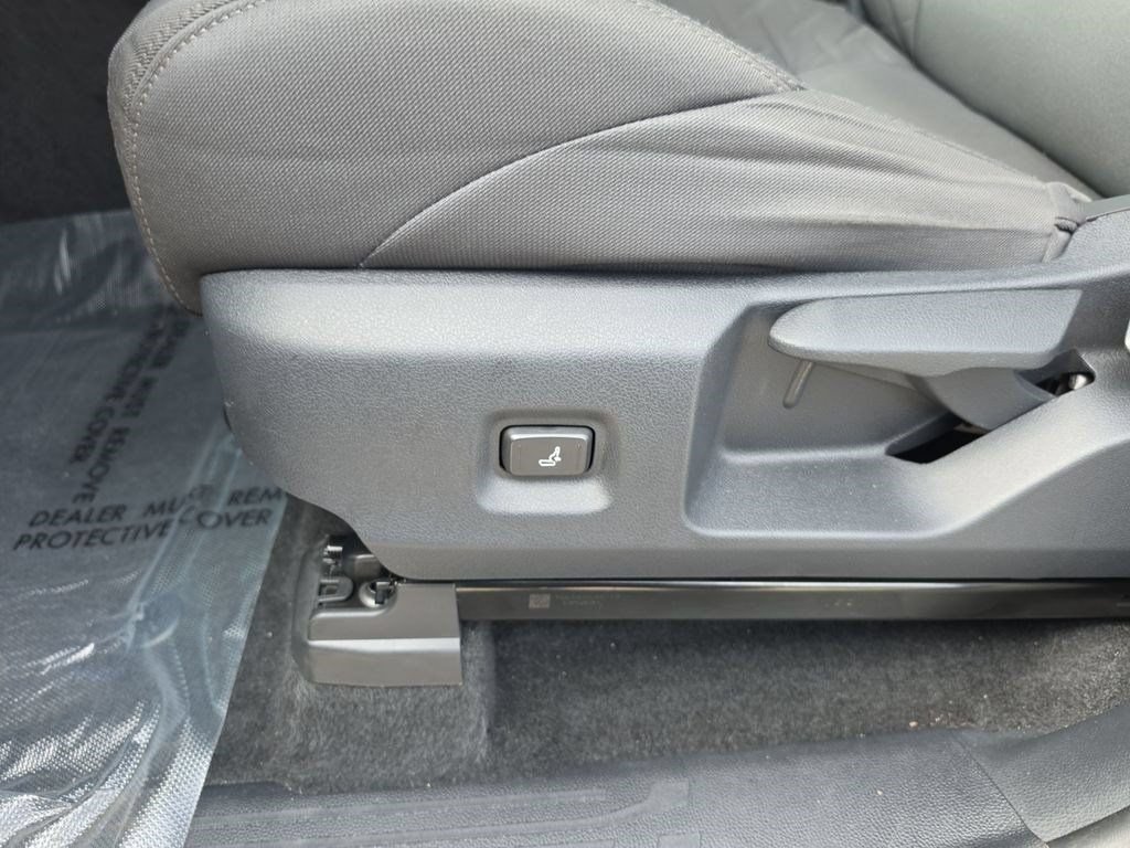 Certified 2025 Toyota Tacoma SR5 AWD/4WD image 11