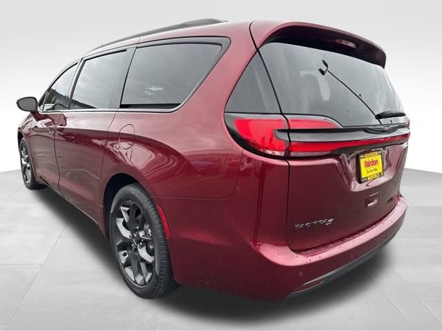 Used 2021 Chrysler Pacifica Touring w/ S Appearance Package image 7