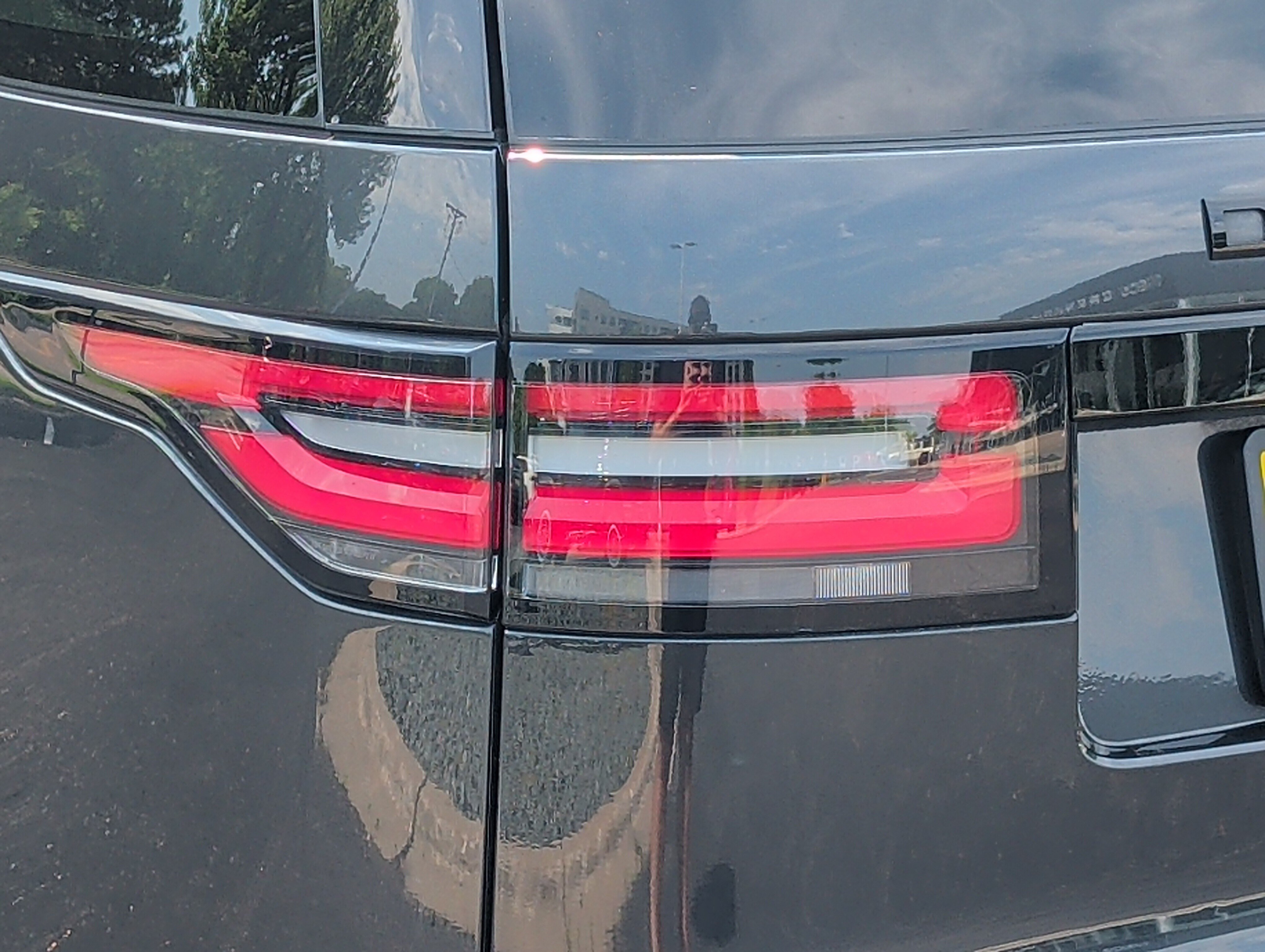 Used 2018 Land Rover Discovery HSE Luxury AWD/4WD image 18