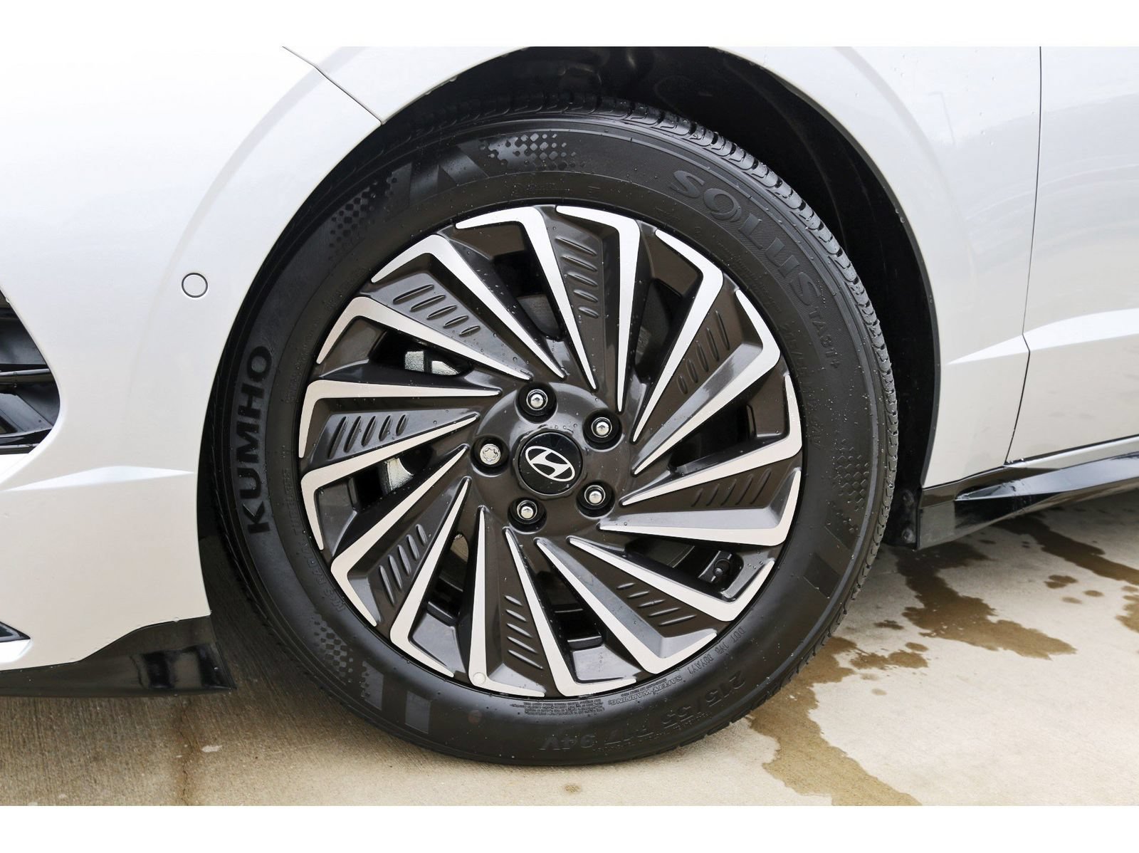 Certified 2025 Hyundai Sonata Limited FWD image 32