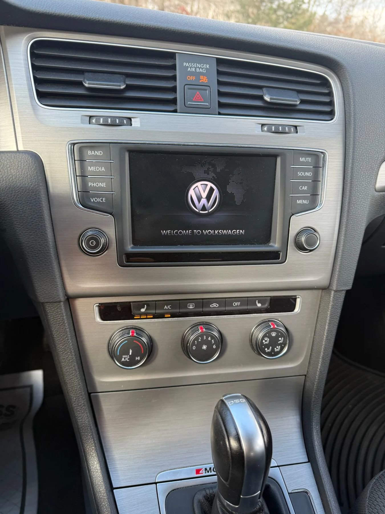 Used 2017 Volkswagen Golf S image 35