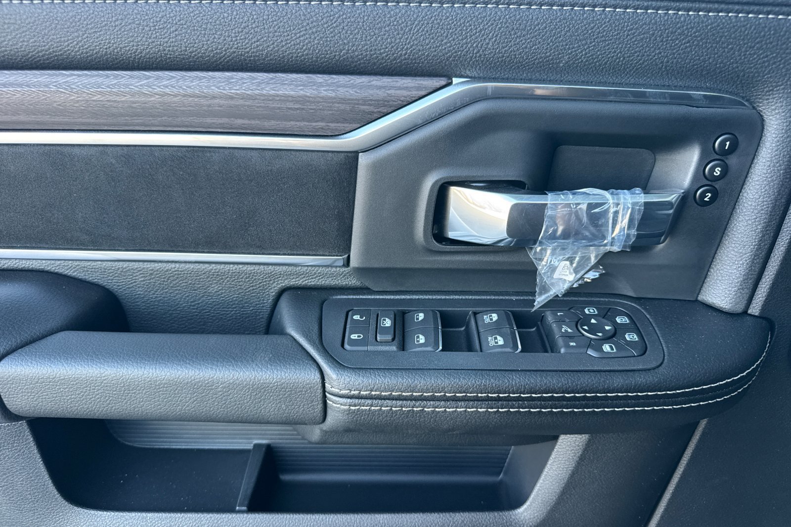 New 2027 RAM 3500 Laramie AWD/4WD image 10