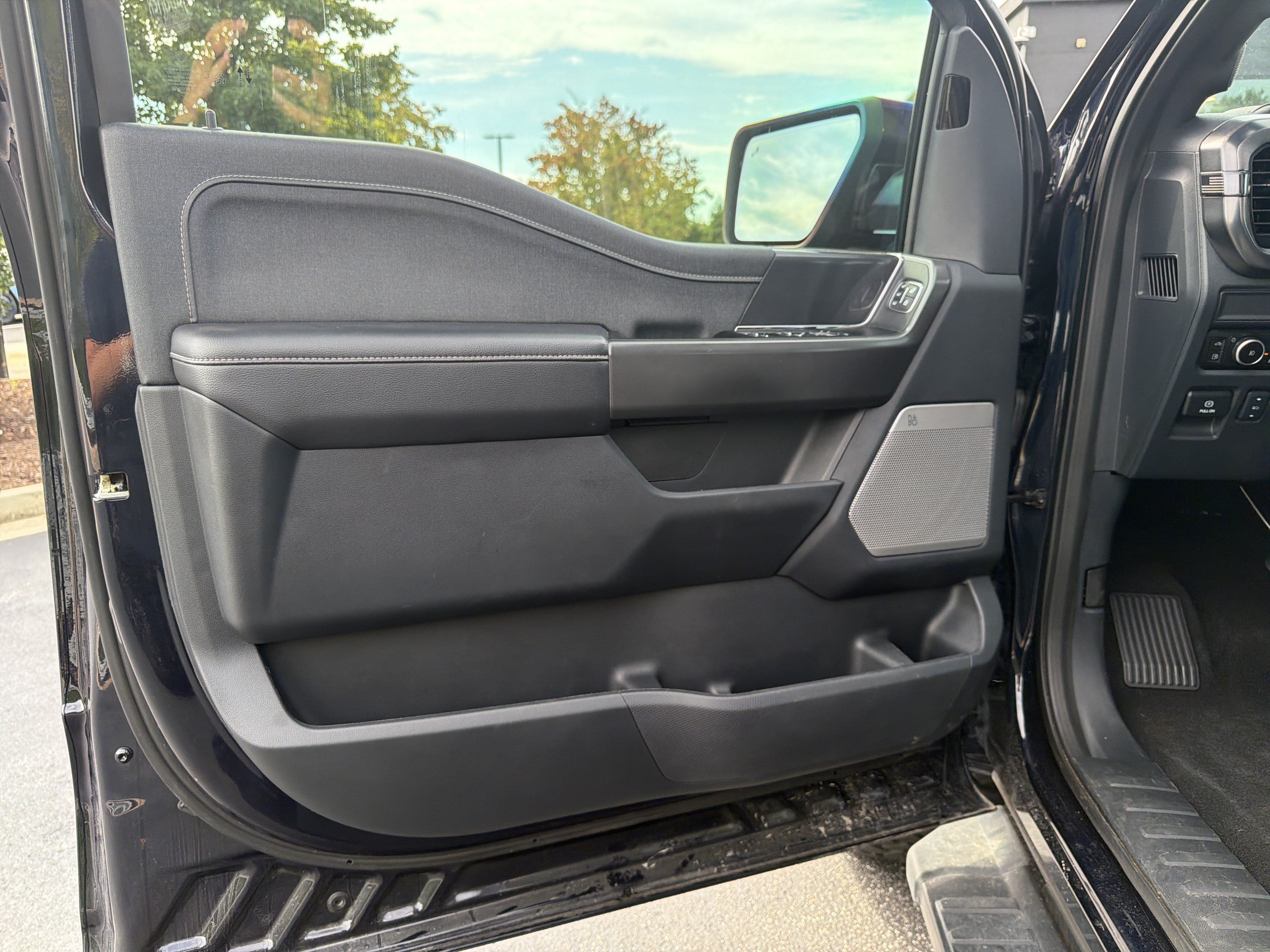 Used 2025 Ford F150 Lariat w/ Equipment Group 501A Mid AWD/4WD image 25