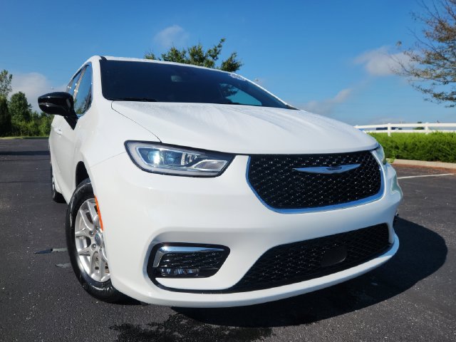 Used 2025 Chrysler Pacifica Select FWD image 14