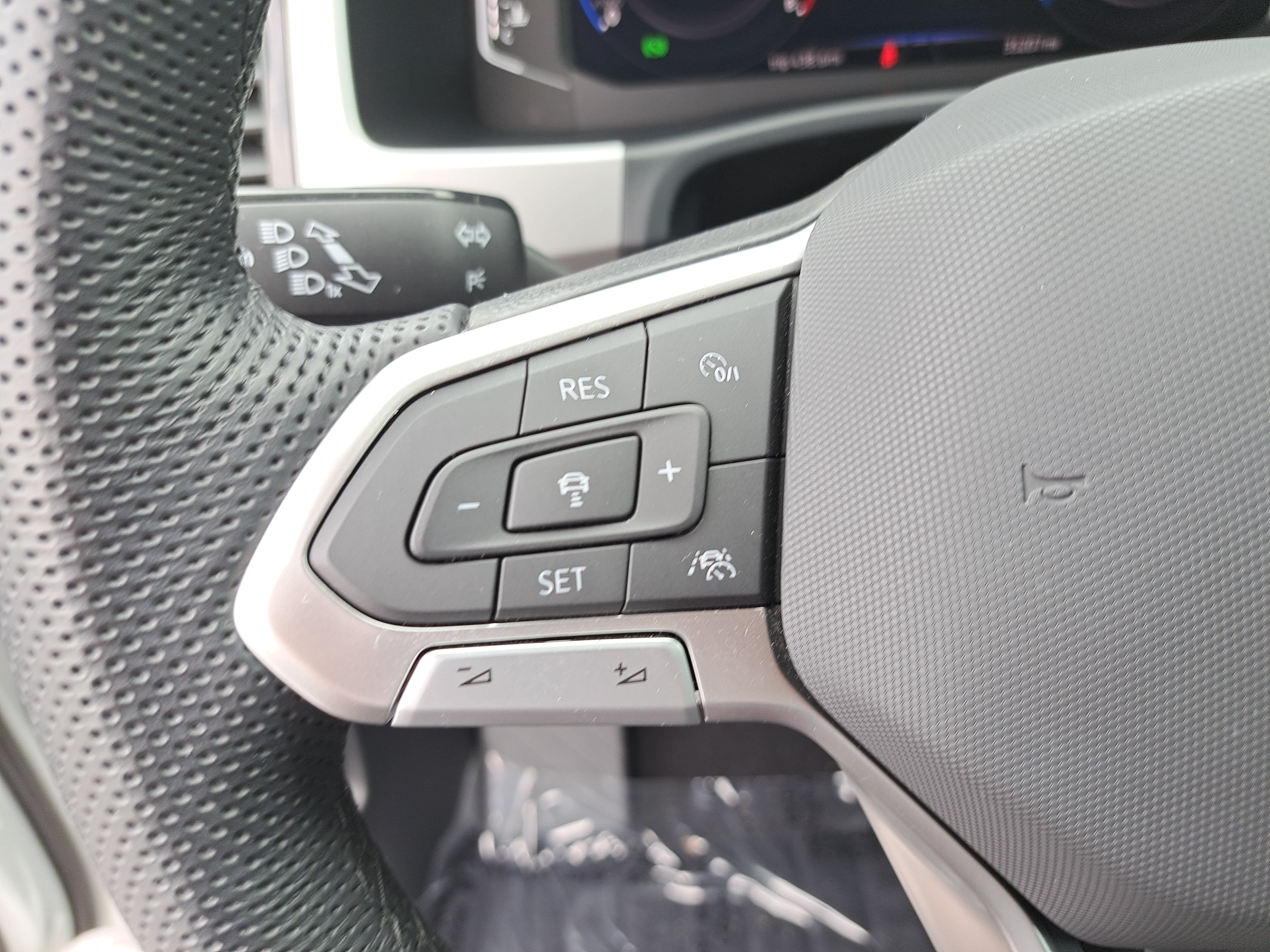 Used 2023 Volkswagen Atlas SEL Premium AWD/4WD image 18