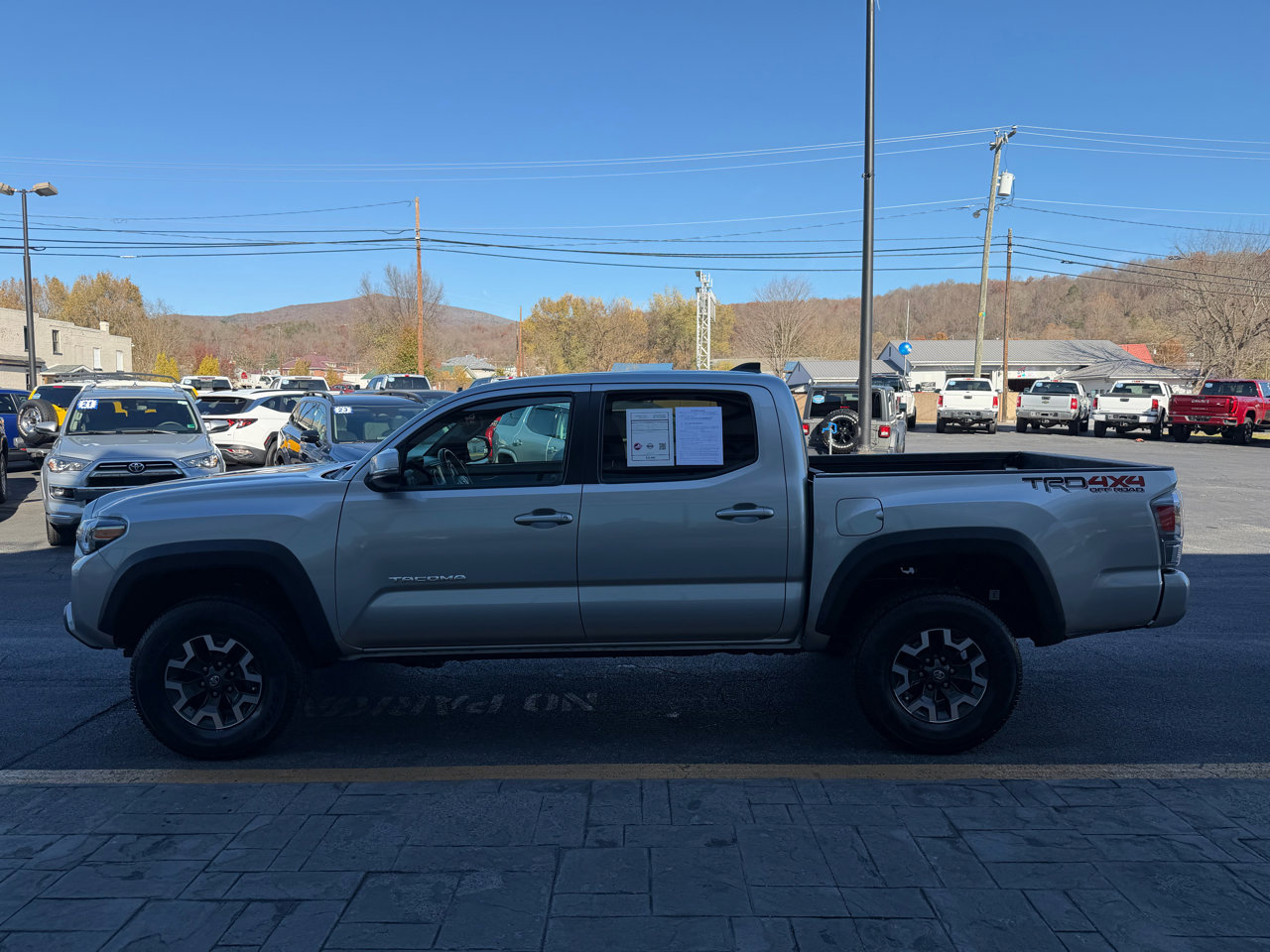 Used 2022 Toyota Tacoma TRD Off-Road image 5