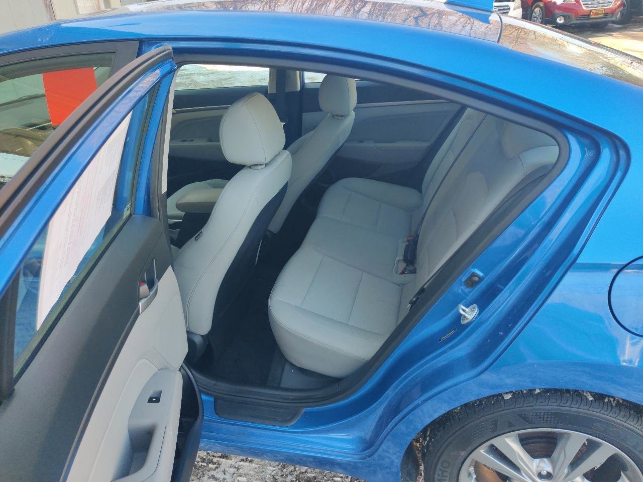 Used 2017 Hyundai Elantra SE image 12