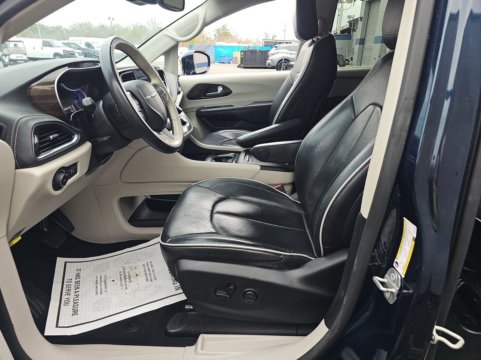 Used 2021 Chrysler Pacifica Limited w/ Premium & Safety Sphere Group image 8