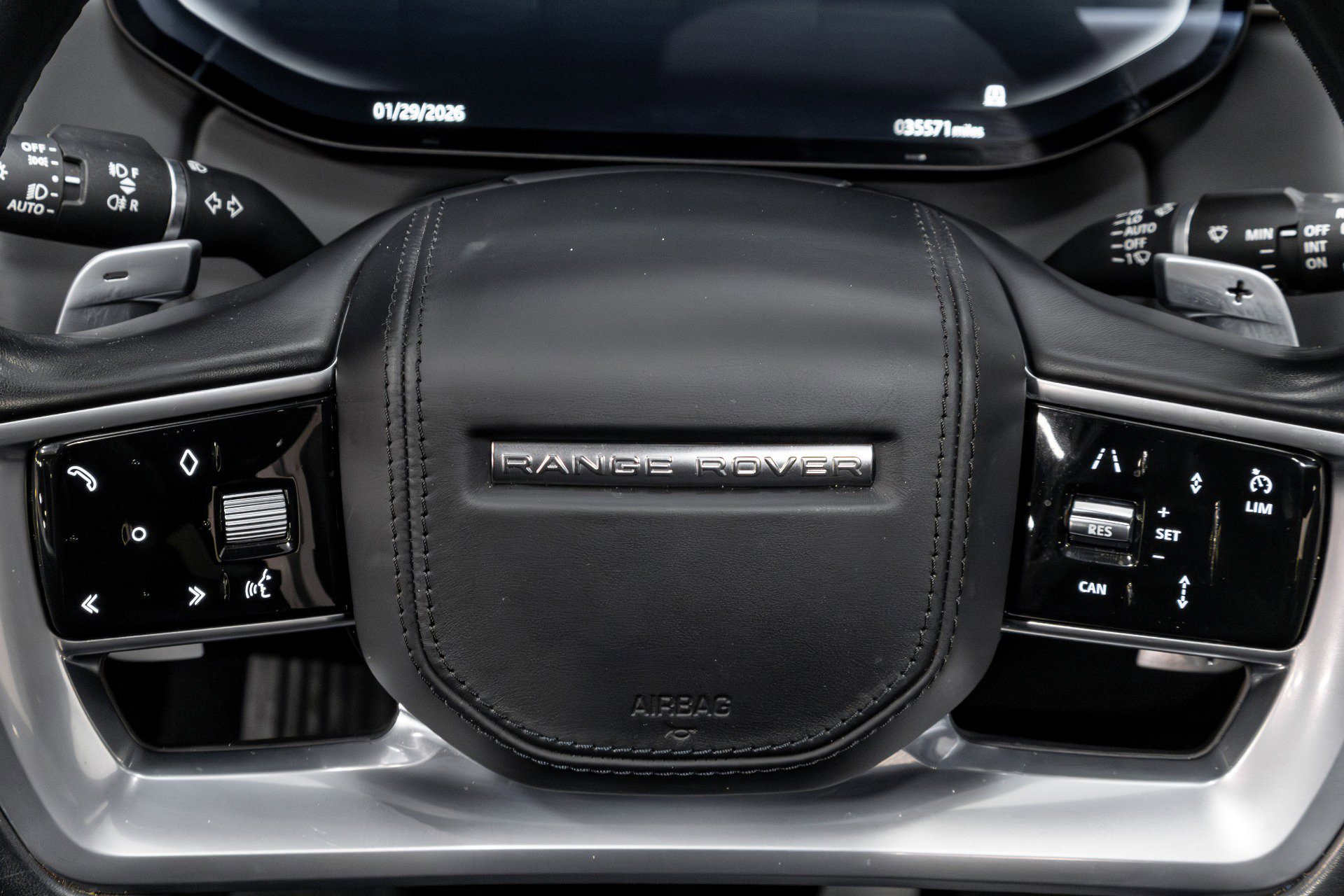 Used 2023 Land Rover Range Rover Long Wheelbase SE image 57