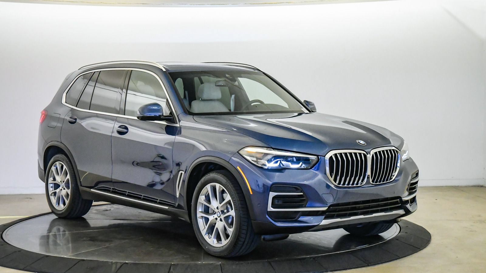 Certified 2022 BMW X5 sDrive40i w/ Luxury Seating Package RWD image 6