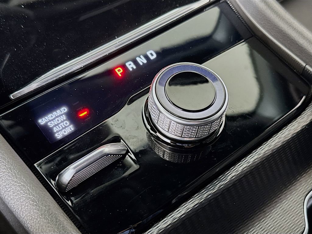 Used 2024 Jeep Grand Cherokee Limited w/ Black Appearance Package image 17