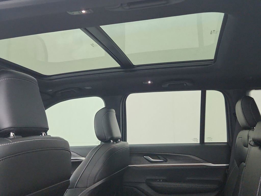 New 2025 Jeep Grand Cherokee Limited image 31