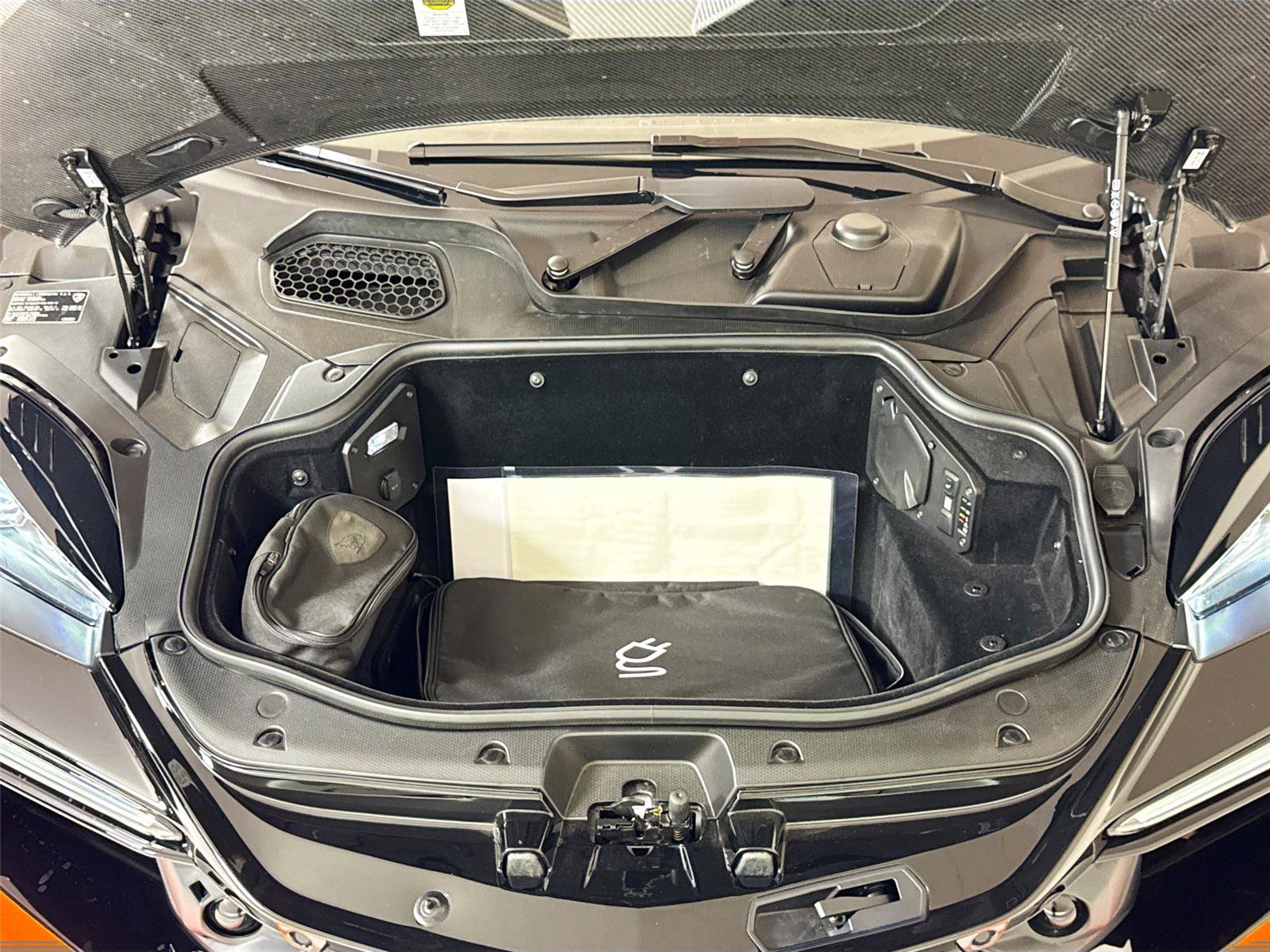 Used 2024 Lamborghini Revuelto image 33