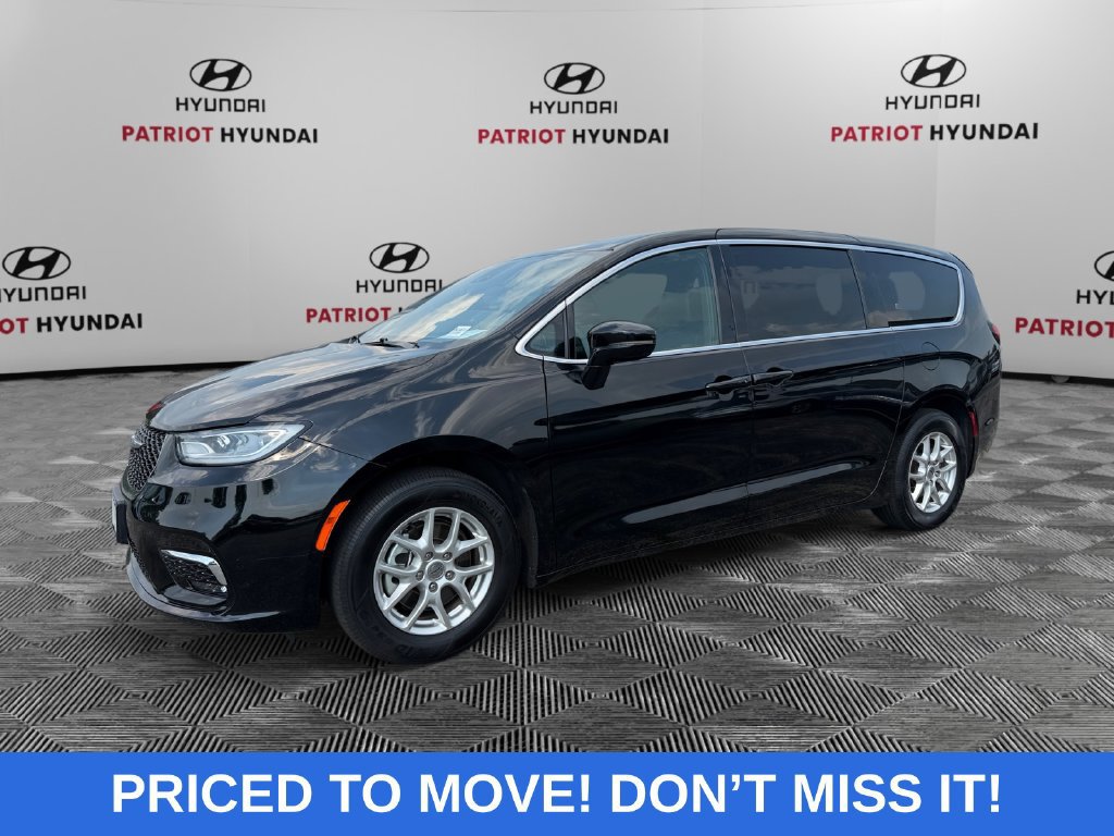 Used 2025 Chrysler Pacifica Select FWD image 7