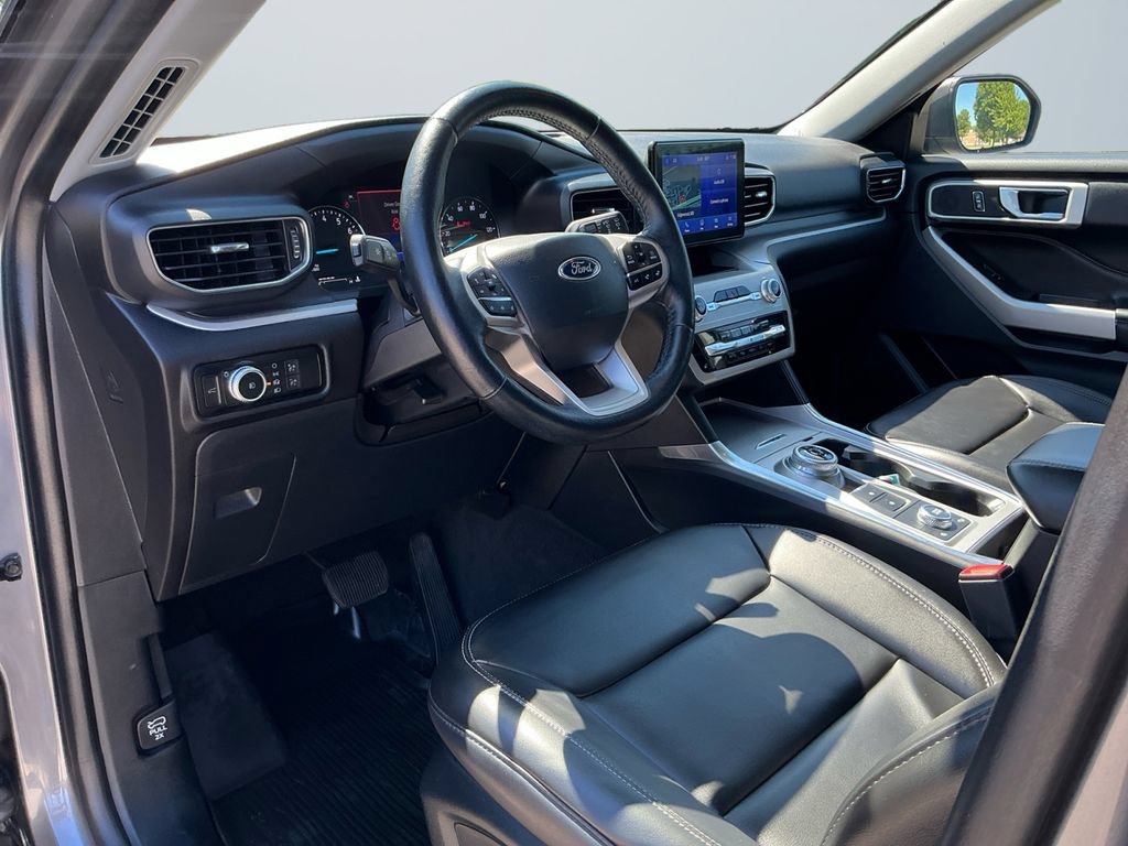 Used 2022 Ford Explorer XLT w/ Equipment Group 202A AWD/4WD image 11