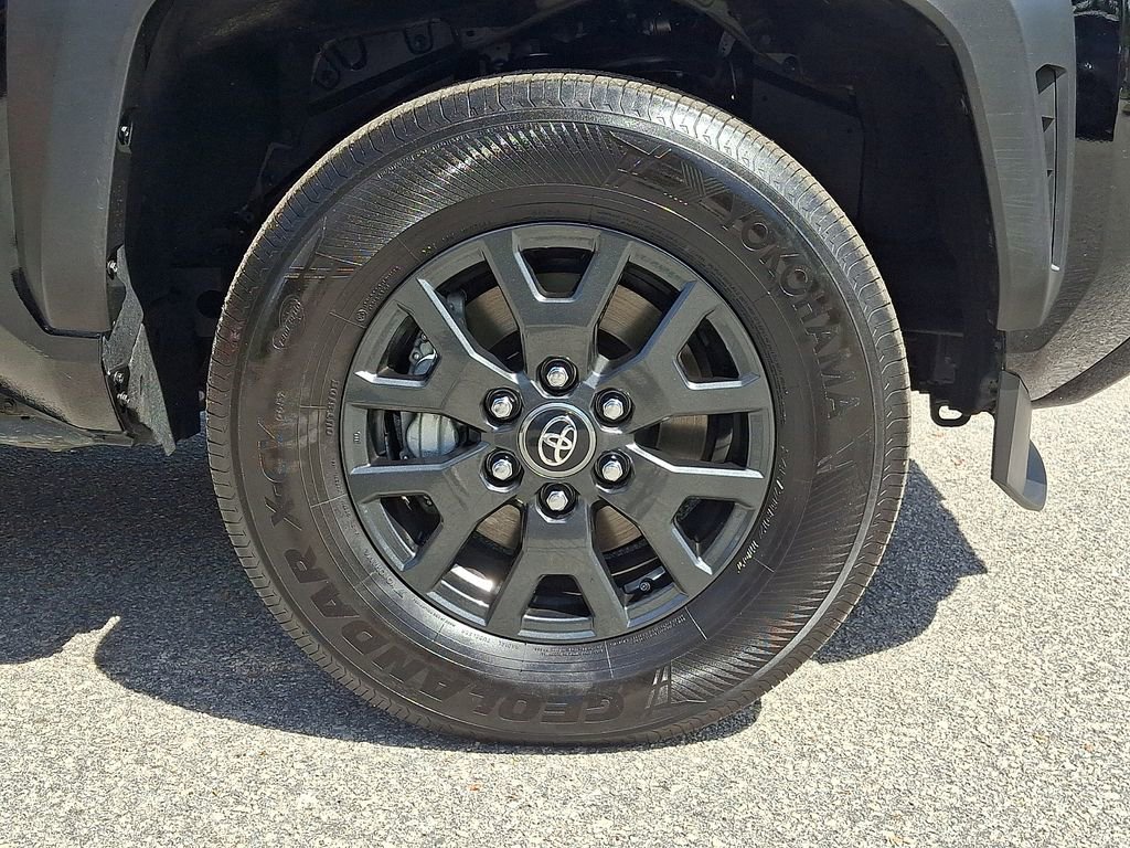 Used 2025 Toyota 4Runner SR5 AWD/4WD image 8