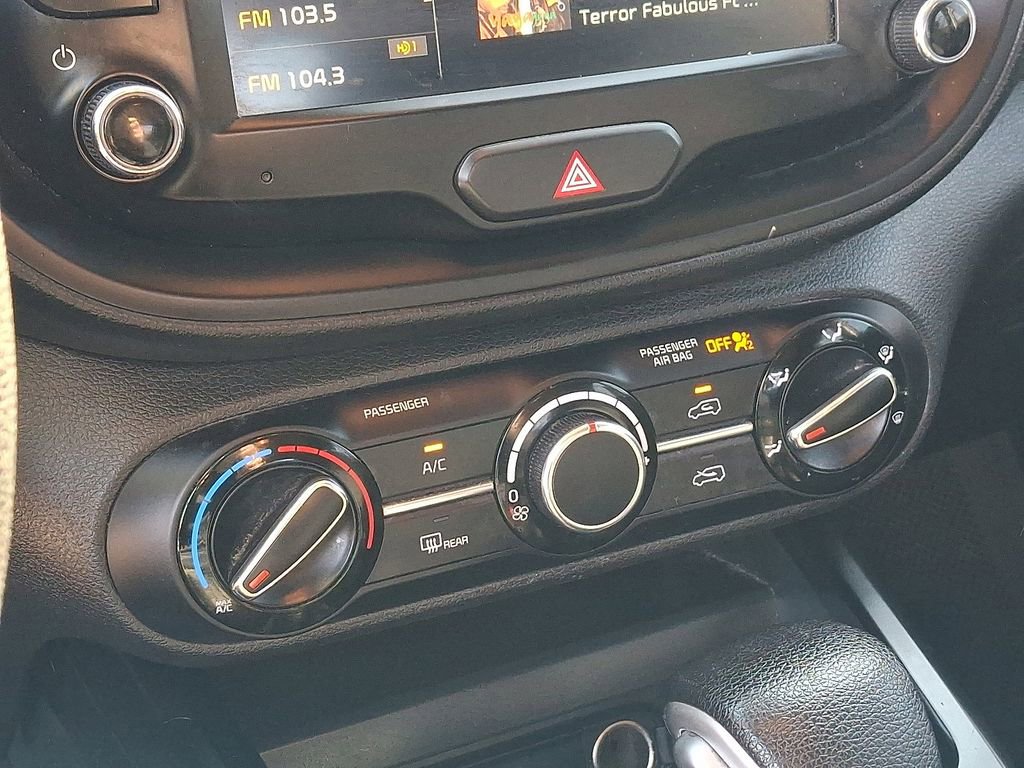 Used 2023 Kia Soul LX image 16