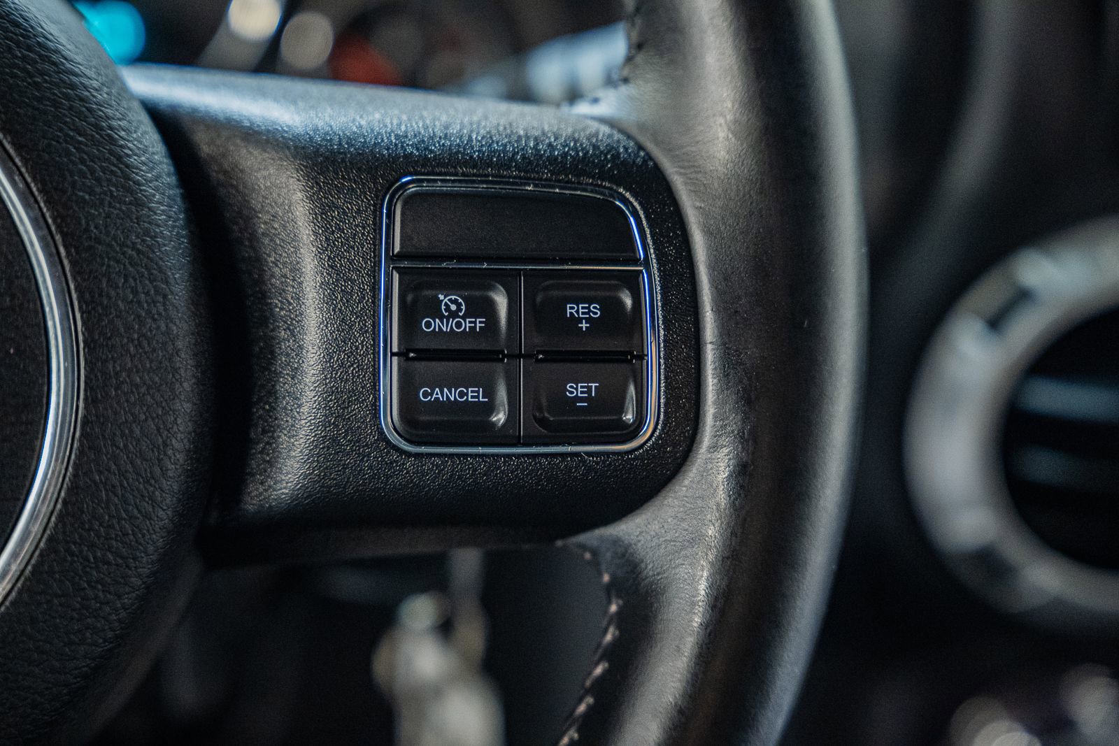 Used 2014 Jeep Wrangler Unlimited Rubicon w/ Connectivity Group image 31