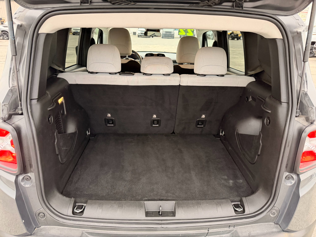 Used 2022 Jeep Renegade Latitude image 15