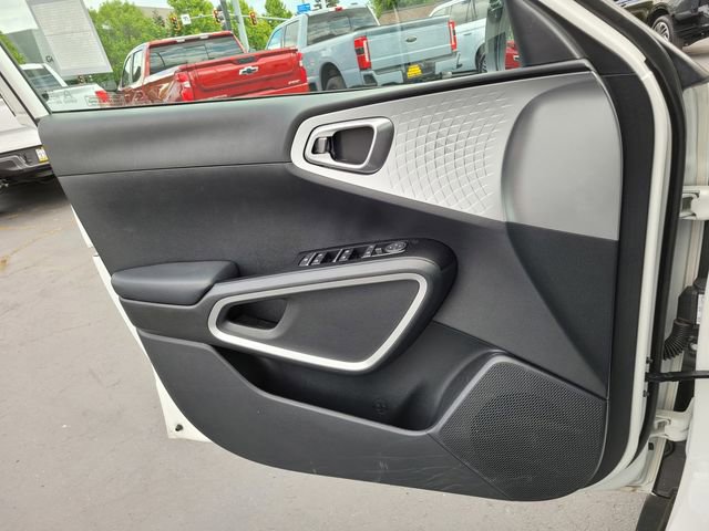 Used 2025 Kia Soul LX w/ LX Technology Package FWD image 26