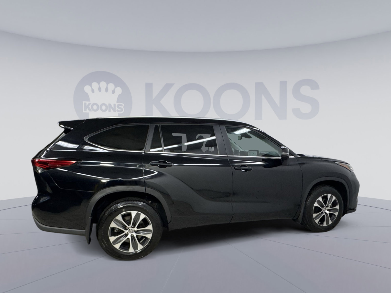 Used 2023 Toyota Highlander XLE AWD/4WD image 21