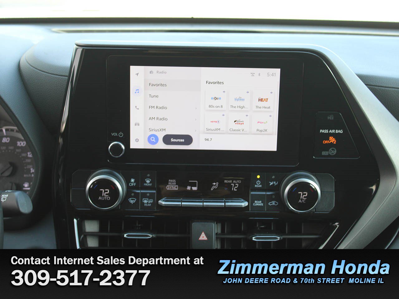 Used 2024 Toyota Highlander LE AWD/4WD image 16