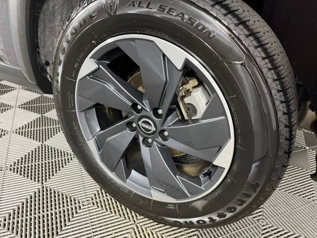 Certified 2025 Nissan Rogue SV FWD image 14