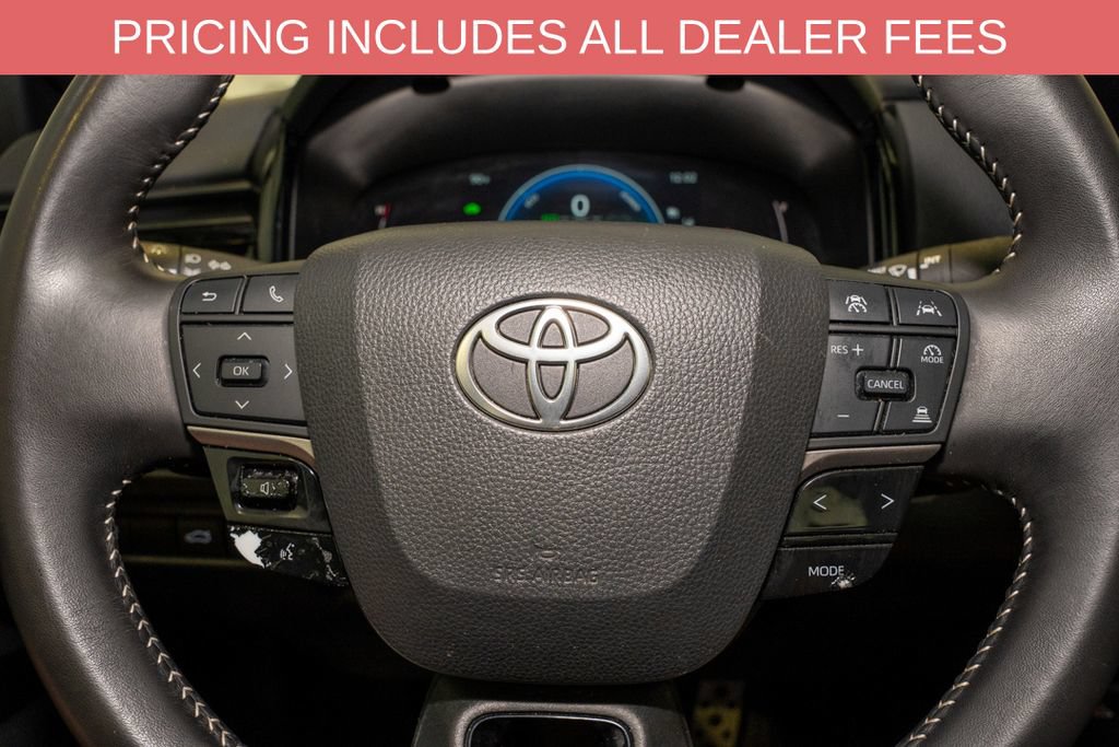 Used 2025 Toyota Camry SE FWD image 18