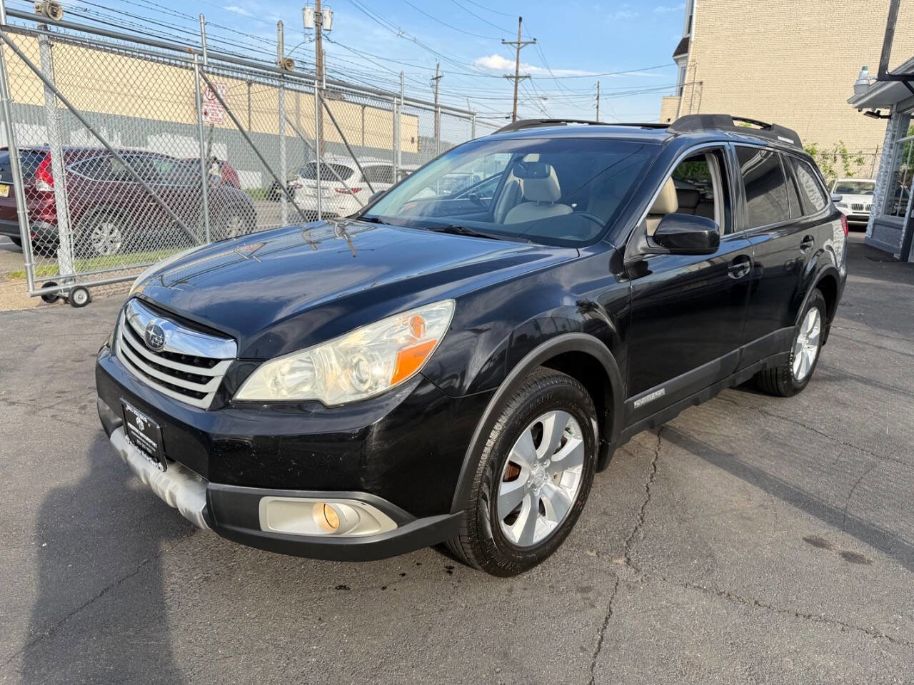 Used 2011 Subaru Outback 3.6R Limited AWD/4WD image 2