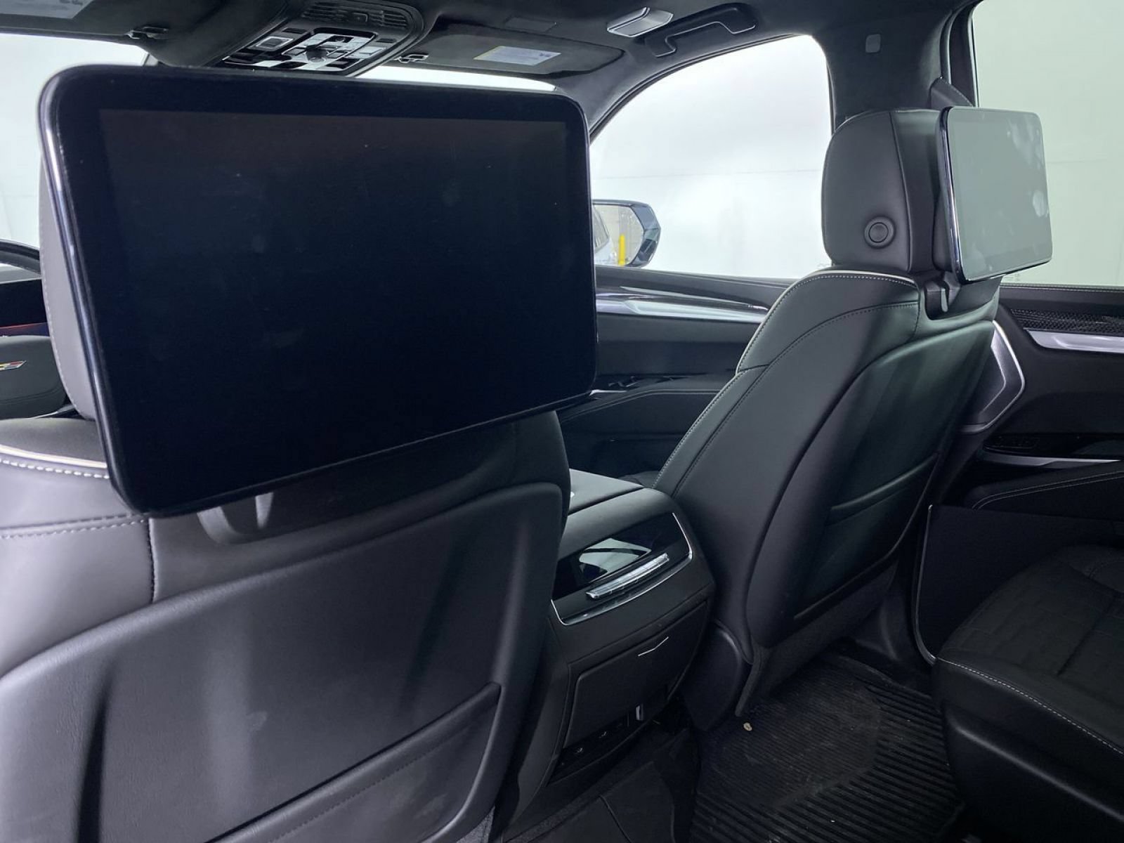New 2026 Cadillac Escalade V w/ LPO, ONYX Package AWD/4WD image 18