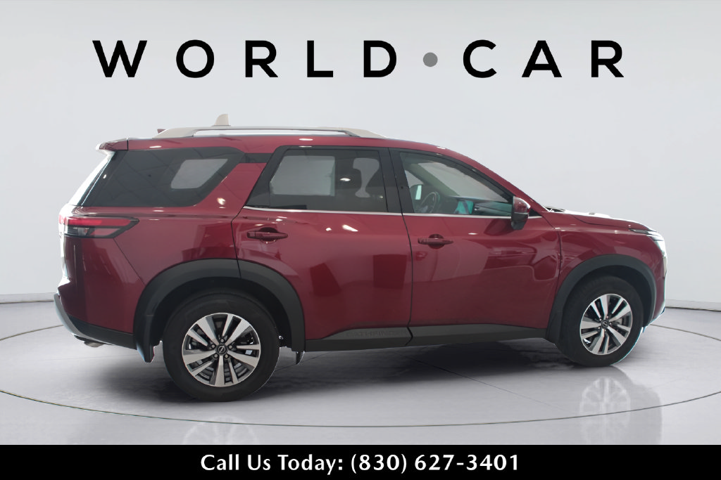 Used 2024 Nissan Pathfinder SL FWD image 2