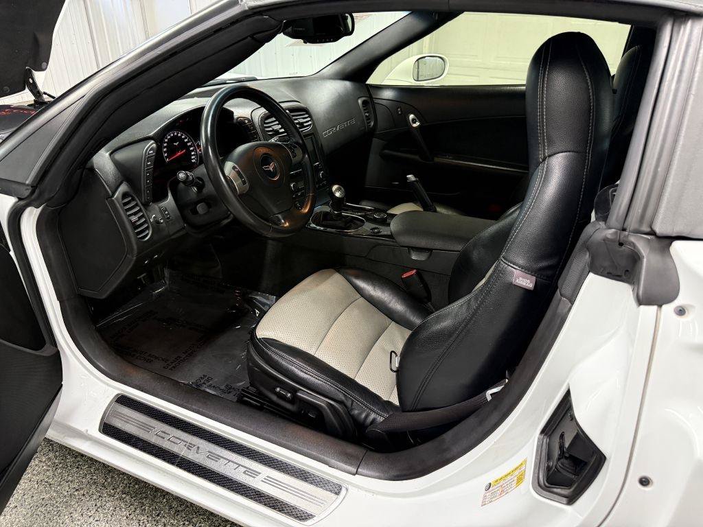 Used 2011 Chevrolet Corvette Grand Sport w/ Preferred Equipment Group RWD image 18