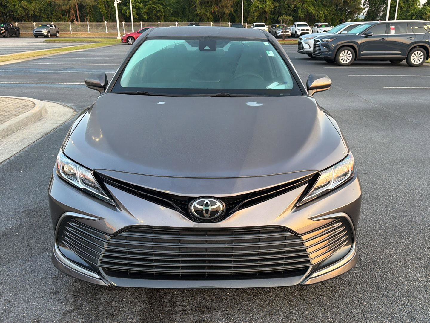 Used 2022 Toyota Camry LE FWD image 9