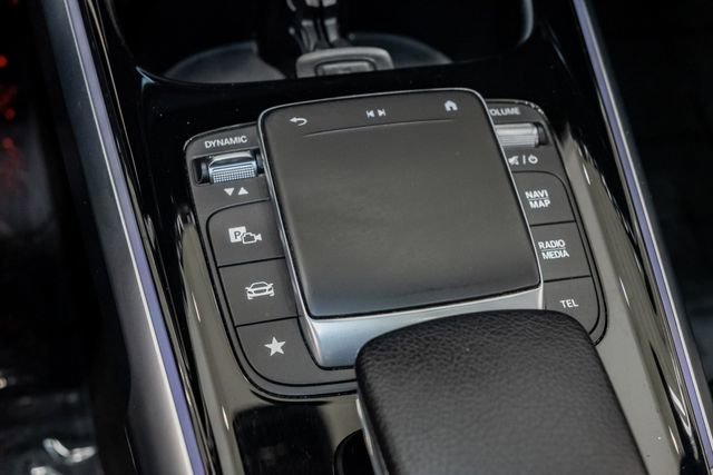 Used 2023 Mercedes-Benz GLB 250 4MATIC w/ Premium Package image 19