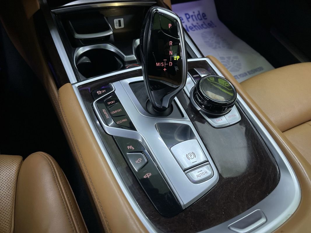 Used 2016 BMW 750i xDrive image 26