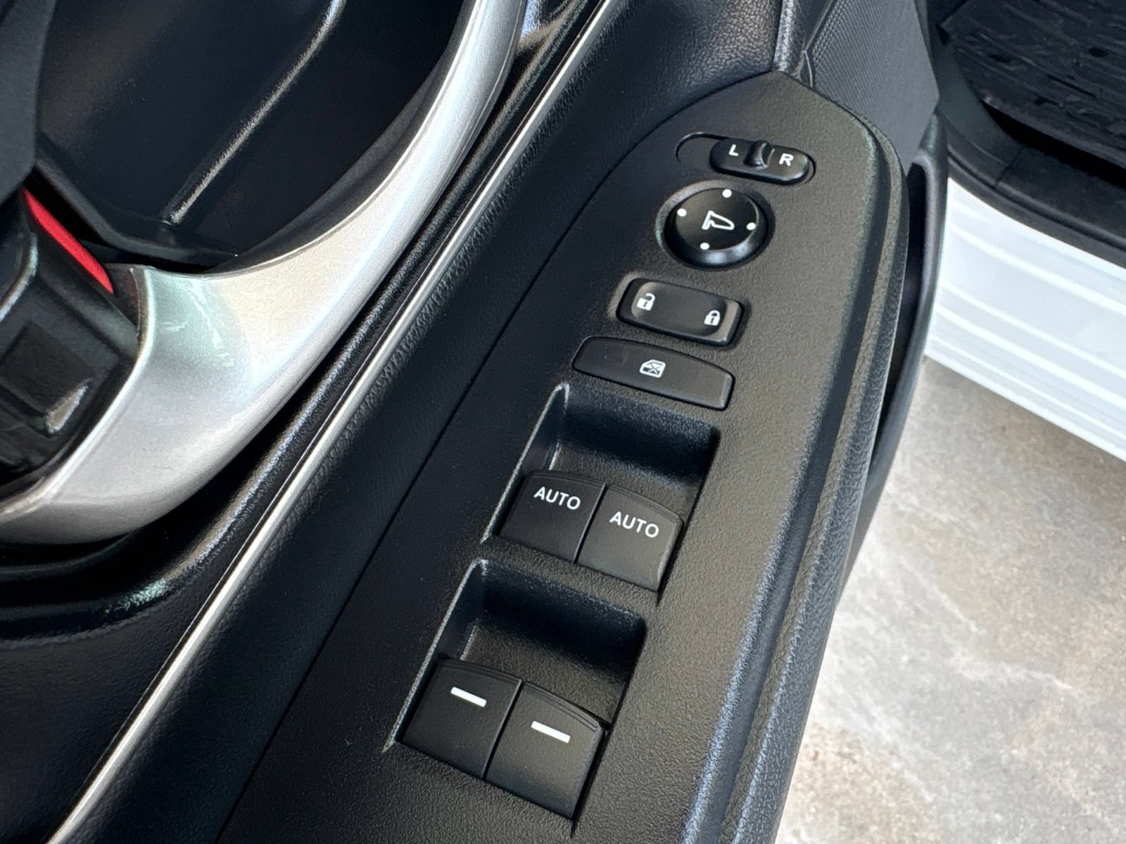 Used 2022 Honda CR-V Touring image 12