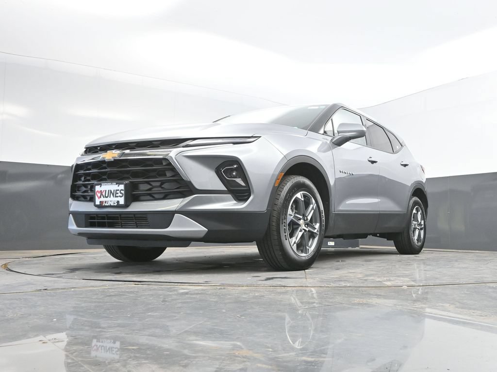 Used 2025 Chevrolet Blazer LT FWD image 31
