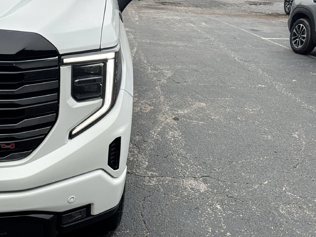 Used 2025 GMC Sierra 1500 AT4 w/ AT4 Premium Package AWD/4WD image 10