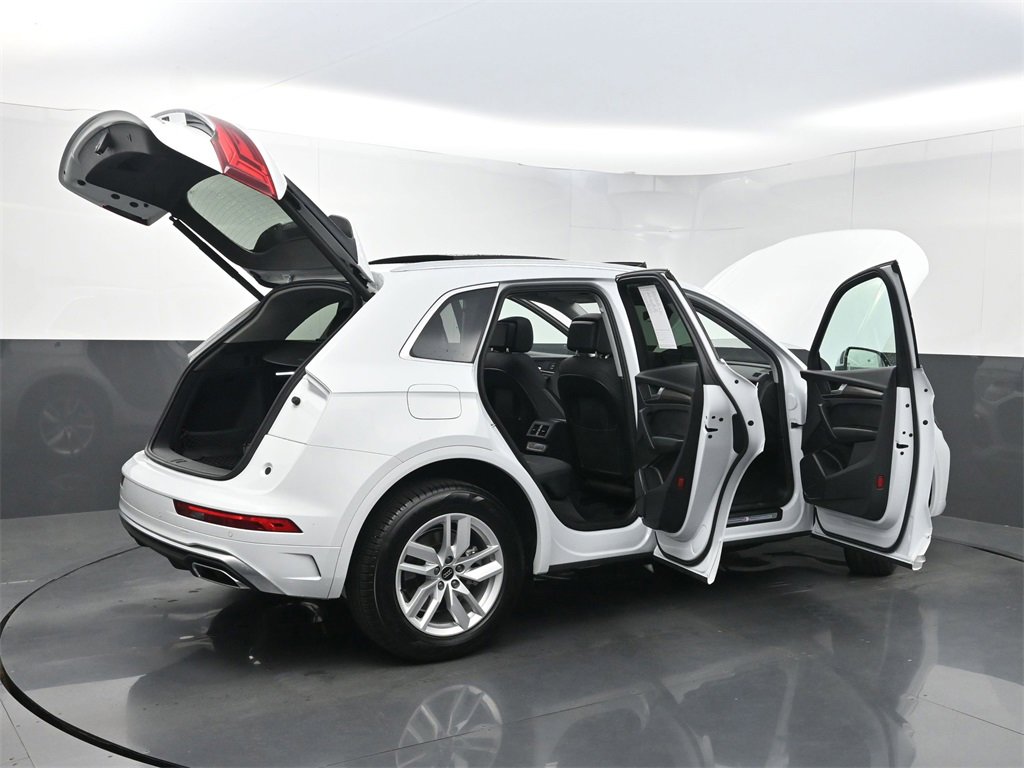 Used 2024 Audi Q5 2.0T Premium w/ Convenience Package image 39