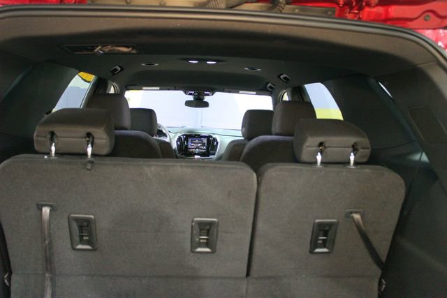 Used 2023 Chevrolet Traverse LT image 17