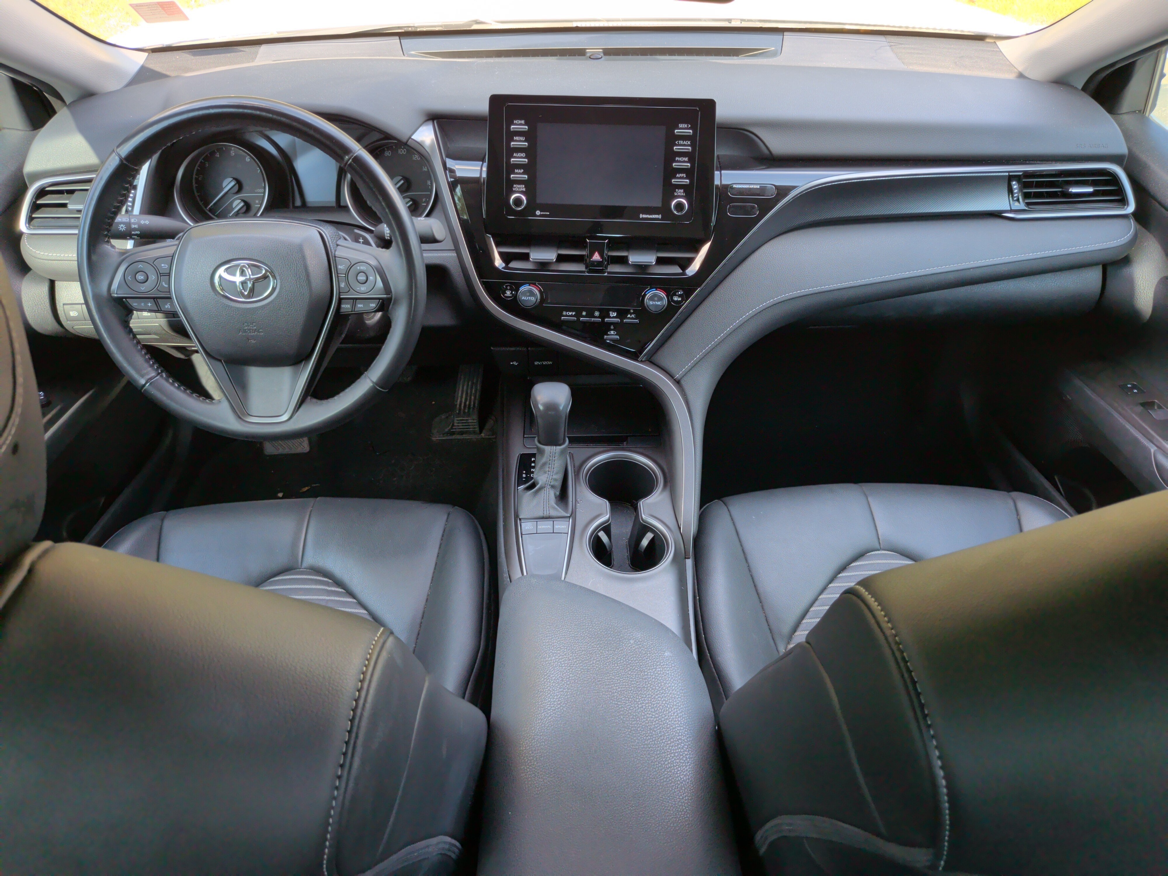 Used 2022 Toyota Camry SE w/ Carpet Mat Package (TMS) FWD image 28